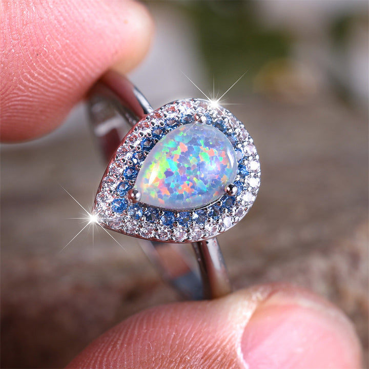 Anello Olivenorma con zircone bianco opale tipo goccia d'acqua