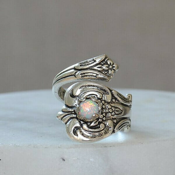 Anello regolabile in opale bianco Olivenorma