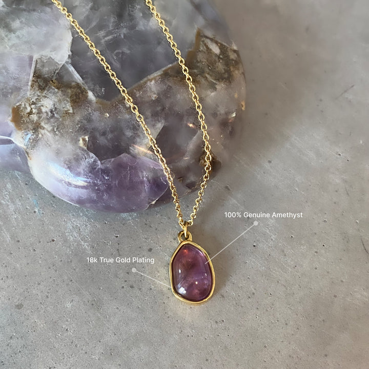 Olivenorma Collana con ciondolo in pietra irregolare in acciaio al titanio e oro 18k