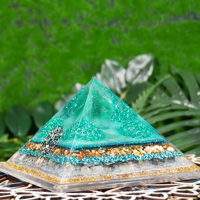 Piramide di orgone curativa in fluorite verde Olivenorma Labradorite