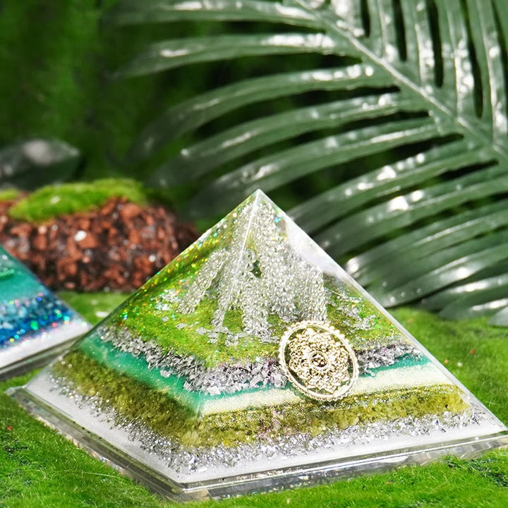 Piramide di orgone curativa Olivenorma Peridot Prehnite