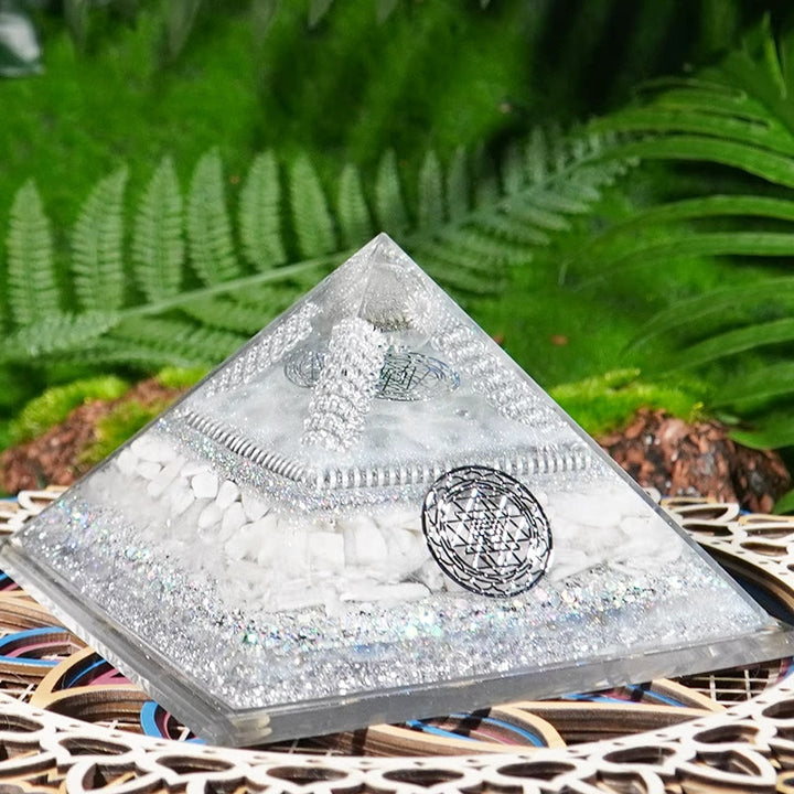 Piramide di orgone curativa in pietra di luna di cristallo trasparente Olivenorma 