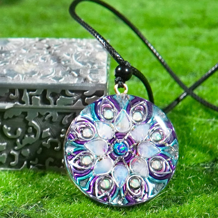 Collana portafortuna in orgone con pietra di luna e acquamarina "Moonlight Goddess" Olivenorma 