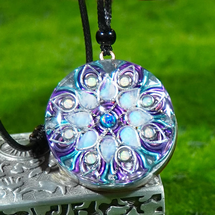 Collana portafortuna in orgone con pietra di luna e acquamarina "Moonlight Goddess" Olivenorma 