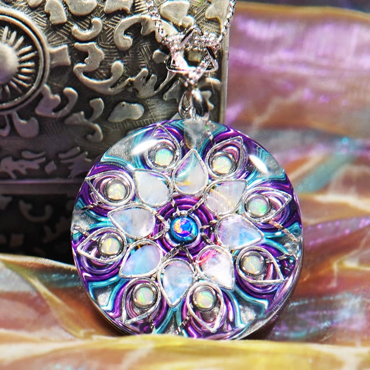 Collana portafortuna in orgone con pietra di luna e acquamarina "Moonlight Goddess" Olivenorma 