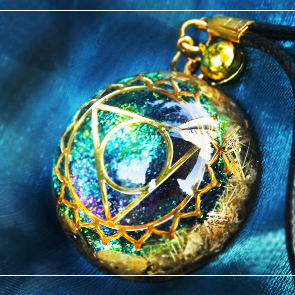 Collana con simbolo del triangolo in quarzo rutilato Olivenorma Gold Orgone