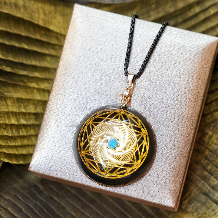 Collana in ossidiana e opale orgone Olivenorma 