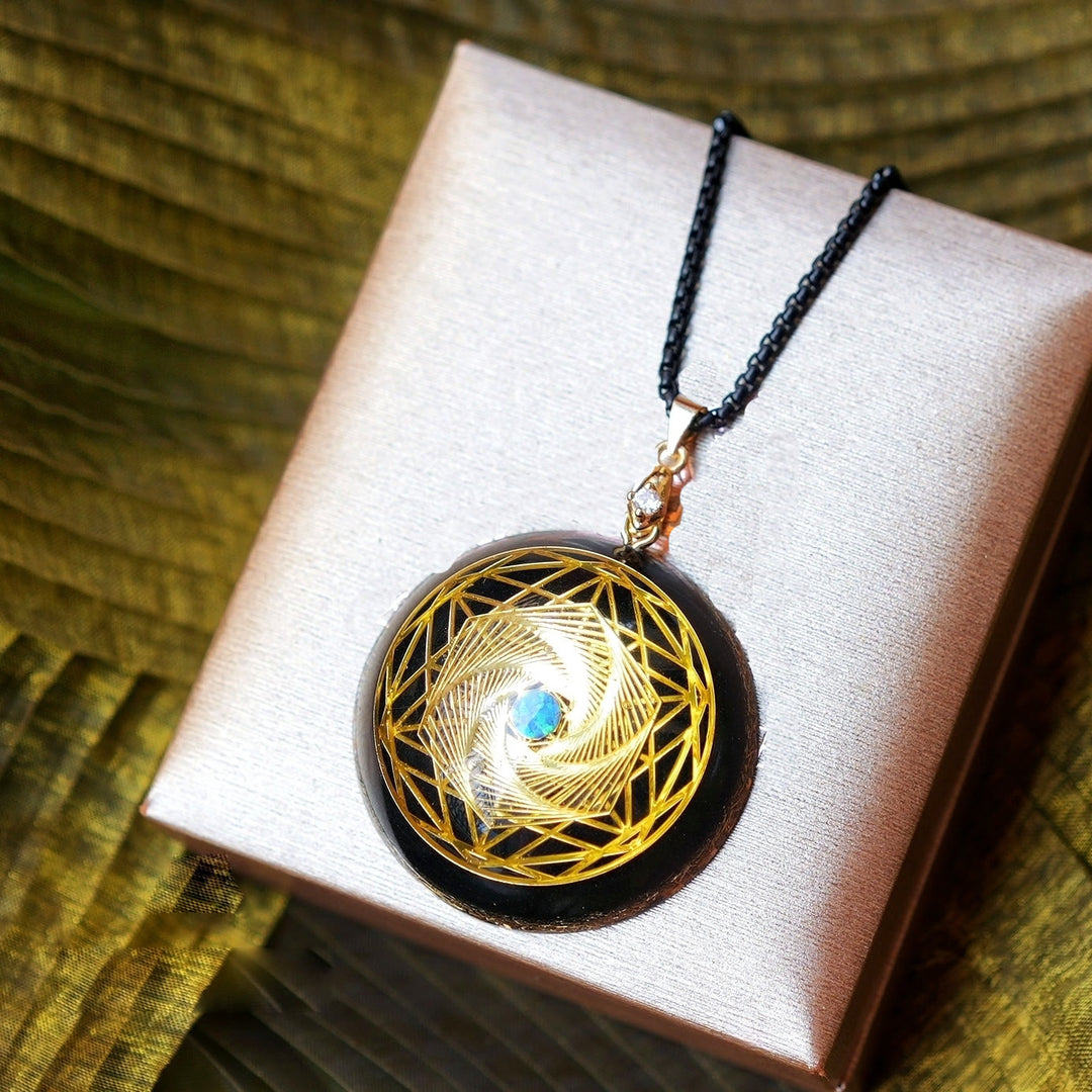 Collana in ossidiana e opale orgone Olivenorma 