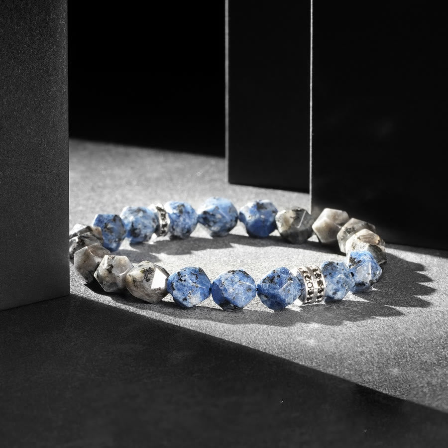 Braccialetto Olivenorma da uomo con sfaccettature geometriche in sodalite blu e labradorite - image 6