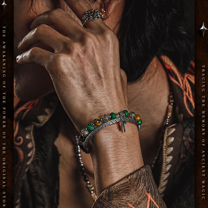 Olivenorma Bracciale da uomo con ciondolo in piuma di malachite e occhio di tigre - image 1