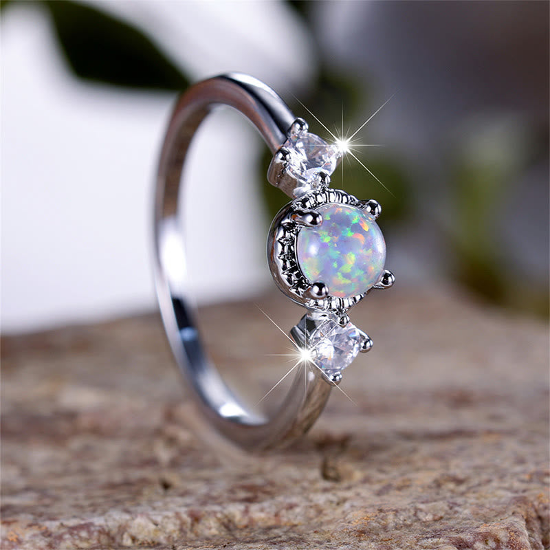 Anello Olivenorma con opale rotondo a quattro punte
