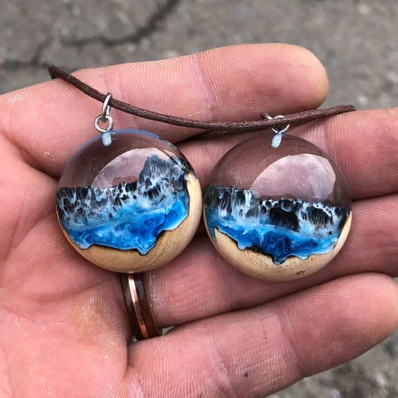 Collana con ciondolo luminoso in legno e resina a cascata Olivenorma