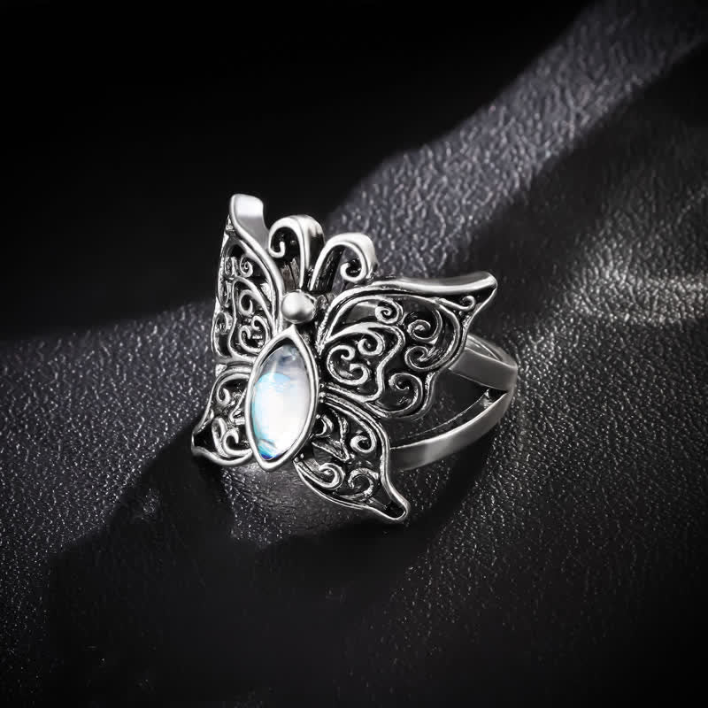 Anello vintage con farfalla e pietra di luna Olivenorma