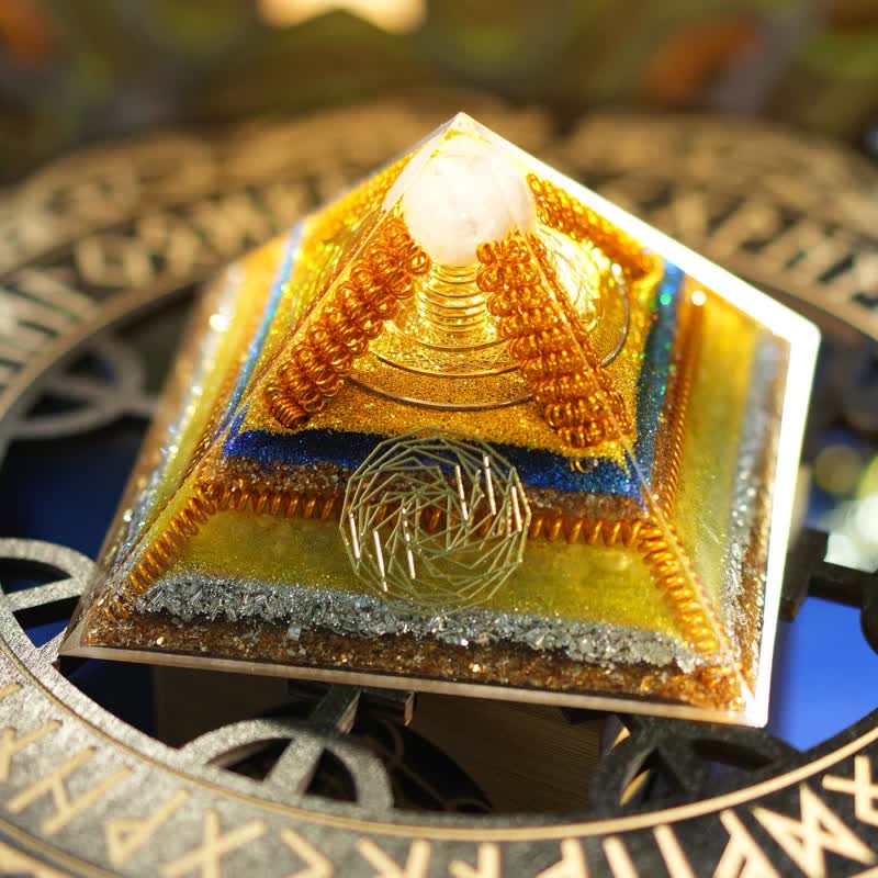 Olivenorma "Chiave della ricchezza" Piramide di orgone di citrino e cristallo trasparente
