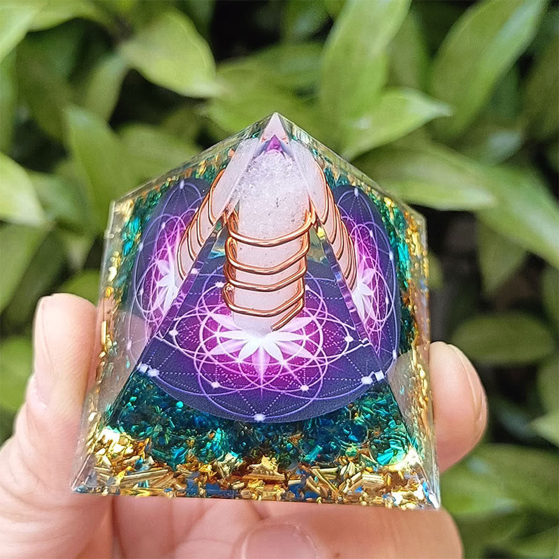 Olivenorma "La luce della vita" - Piramide di Orgone in Cristallo Bianco e Smalto Blu 