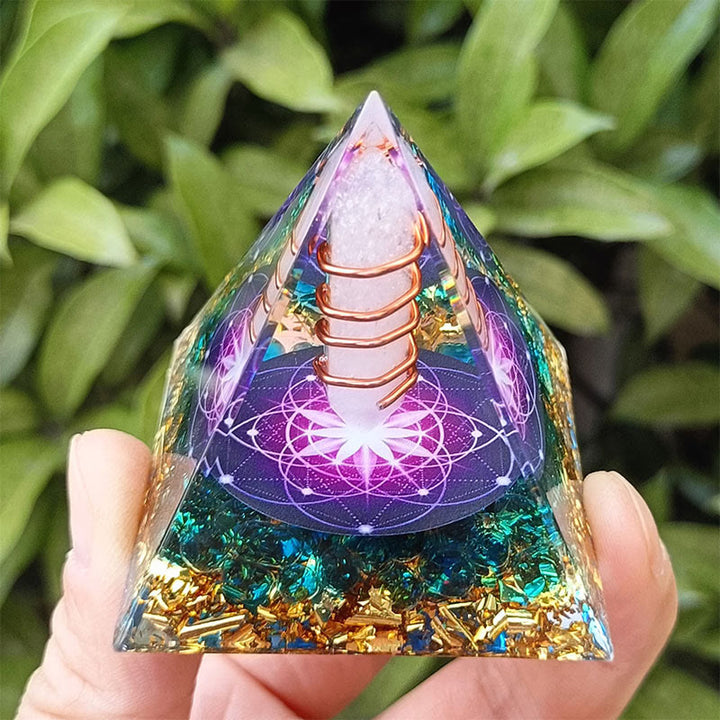 Olivenorma "La luce della vita" - Piramide di Orgone in Cristallo Bianco e Smalto Blu 
