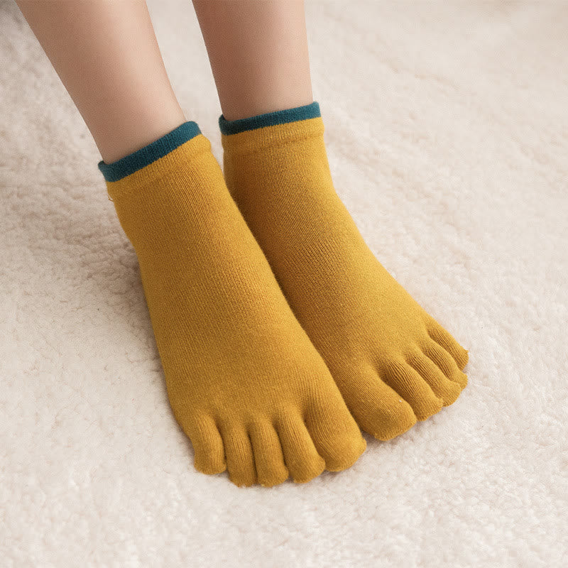 Calzini da pilates antiscivolo Olivenorma a tinta unita, ideali per yoga, barre e allenamento. Realizzati in cotone traspirante, offrono comfort e stabilità. - image 1