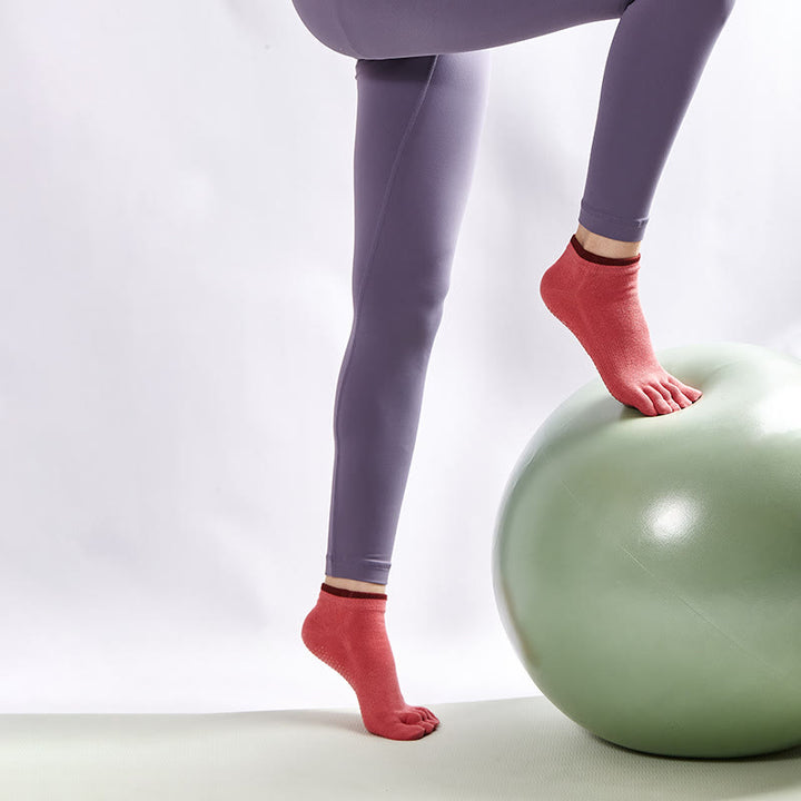 Calzini da pilates antiscivolo Olivenorma a tinta unita, ideali per yoga, barre e allenamento. Realizzati in cotone traspirante, offrono comfort e stabilità. - image 8