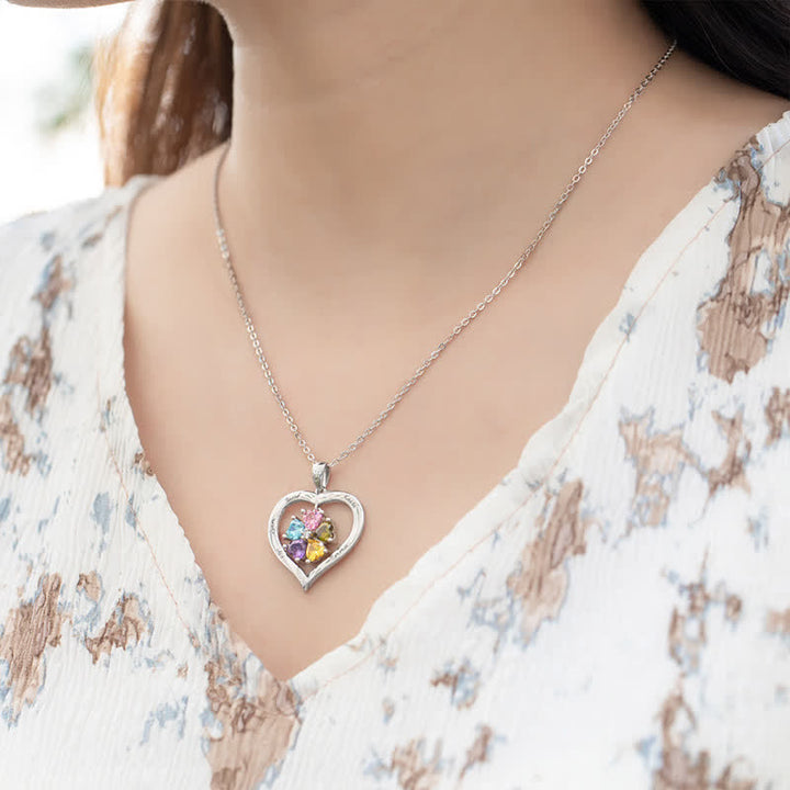 Collana personalizzata Olivenorma con pietra portafortuna a forma di cuore con 1-6 nomi incisi