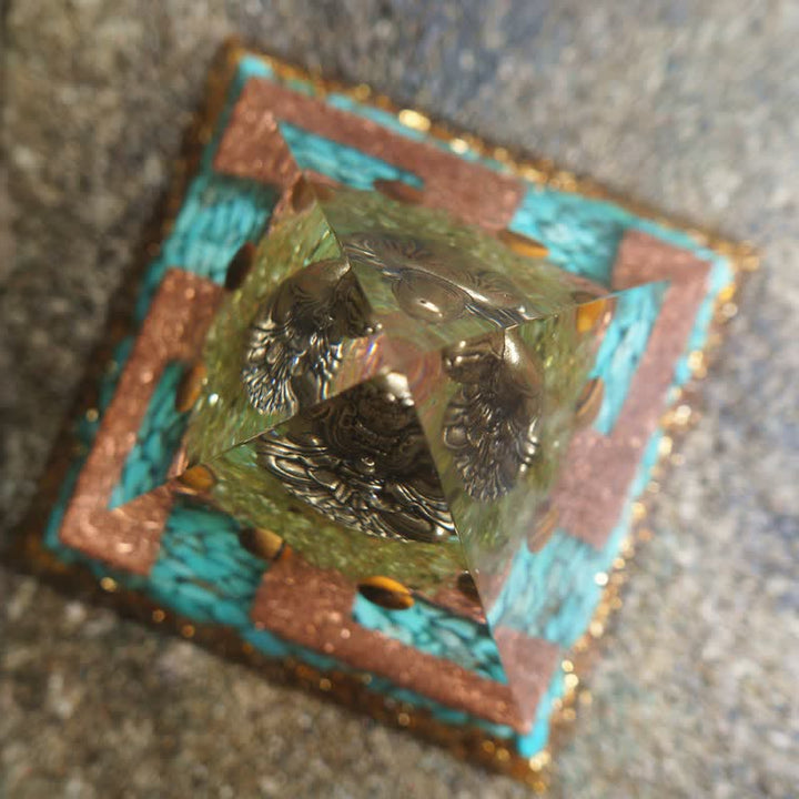 Piramide di Orgone Buddha in Turchese Peridoto Occhio di Tigre Olivenorma 