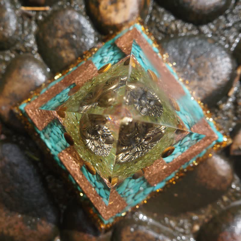 Piramide di Orgone Buddha in Turchese Peridoto Occhio di Tigre Olivenorma 