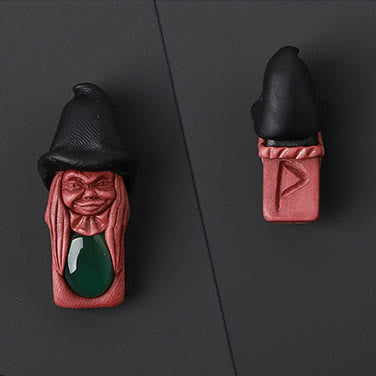 Ornamento pendente con pietra preziosa runica a forma di elfo nordico Olivenorma