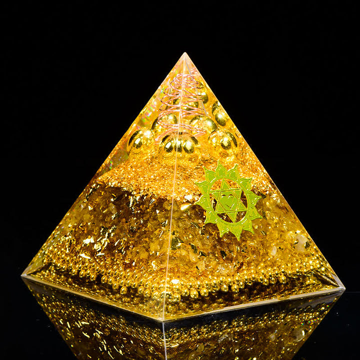 Olivenorma "Attrazione della ricchezza" Piramide di cristallo trasparente di orgone citrino 