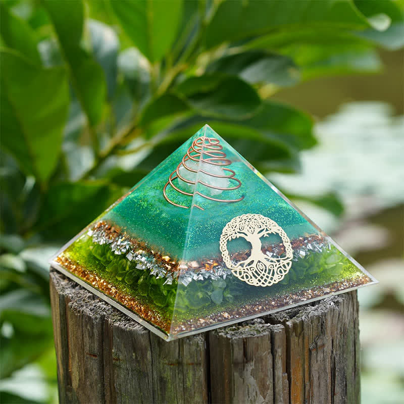 Olivenorma "Albero della vita" Piramide di orgone di peridoto di cristallo trasparente