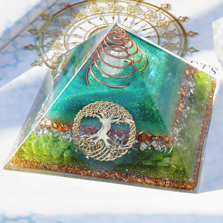 Olivenorma "Albero della vita" Piramide di orgone di peridoto di cristallo trasparente