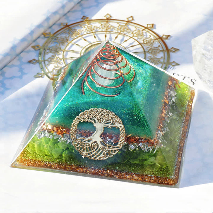 Olivenorma "Albero della vita" Piramide di orgone di peridoto di cristallo trasparente