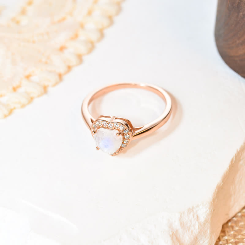 Anello a forma di cuore sfaccettato in pietra di luna naturale Olivenorma