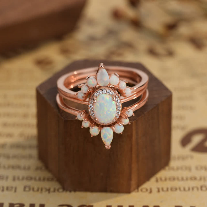 Olivenorma Anello con design a tripla corona in opale naturale 