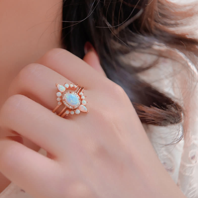 Olivenorma Anello con design a tripla corona in opale naturale 