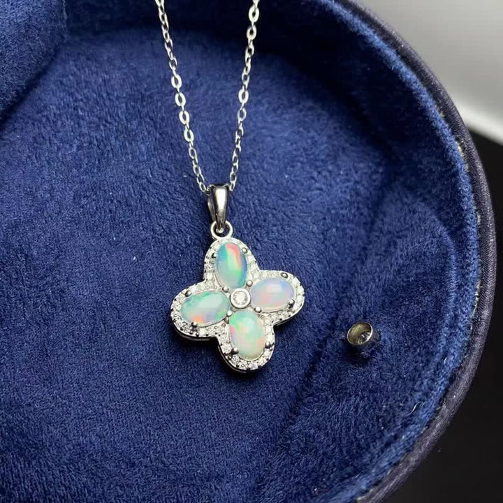 Collana con ciondolo a quadrifoglio in opale naturale Olivenorma