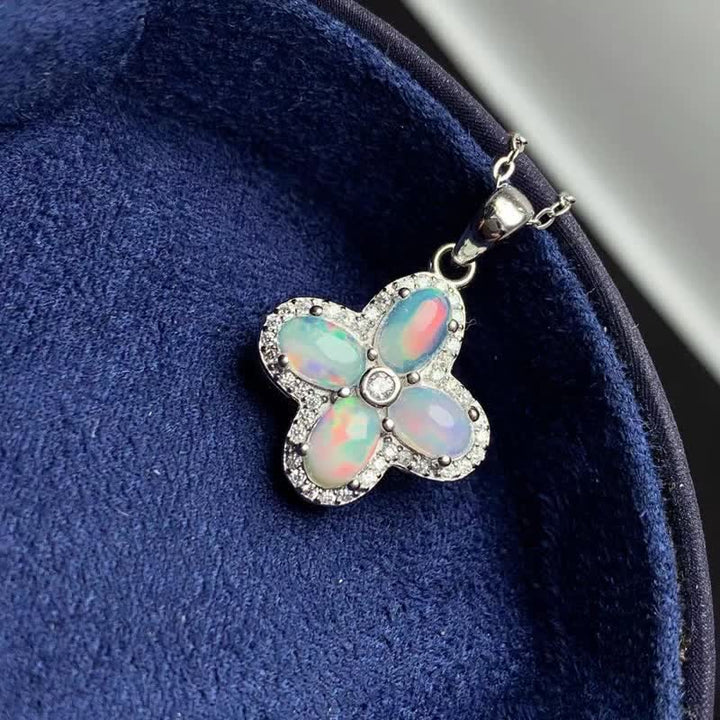 Collana con ciondolo a quadrifoglio in opale naturale Olivenorma