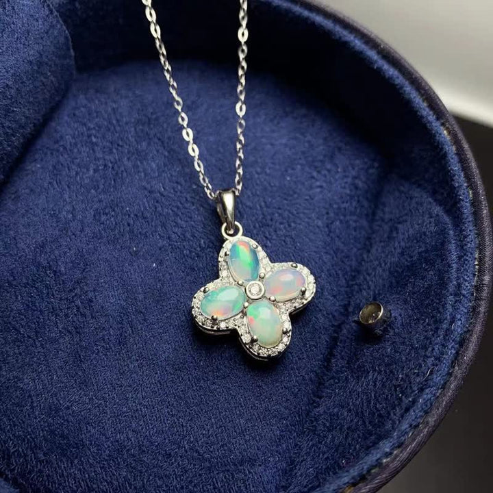 Collana con ciondolo a quadrifoglio in opale naturale Olivenorma