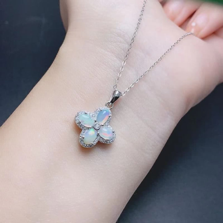 Collana con ciondolo a quadrifoglio in opale naturale Olivenorma