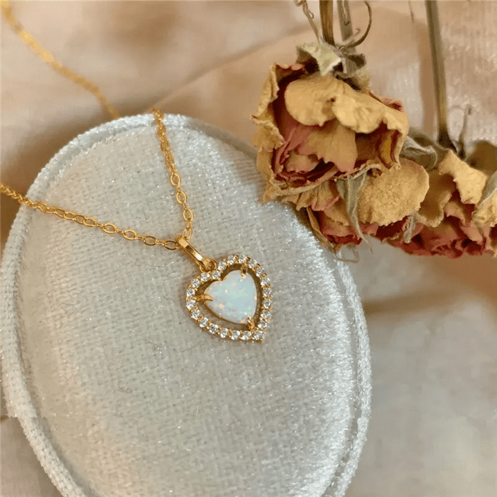 Collana con ciondolo a forma di cuore in zircone bianco opale Olivenorma