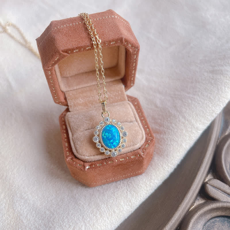 Collana con ciondolo ovale inciso in blu opale Olivenorma