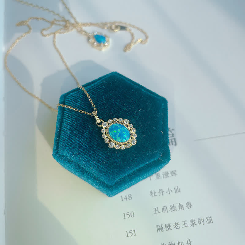 Collana con ciondolo ovale inciso in blu opale Olivenorma