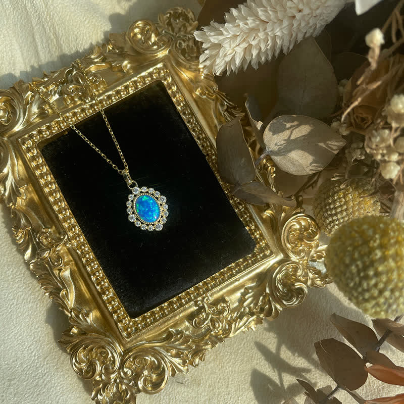 Collana con ciondolo ovale inciso in blu opale Olivenorma