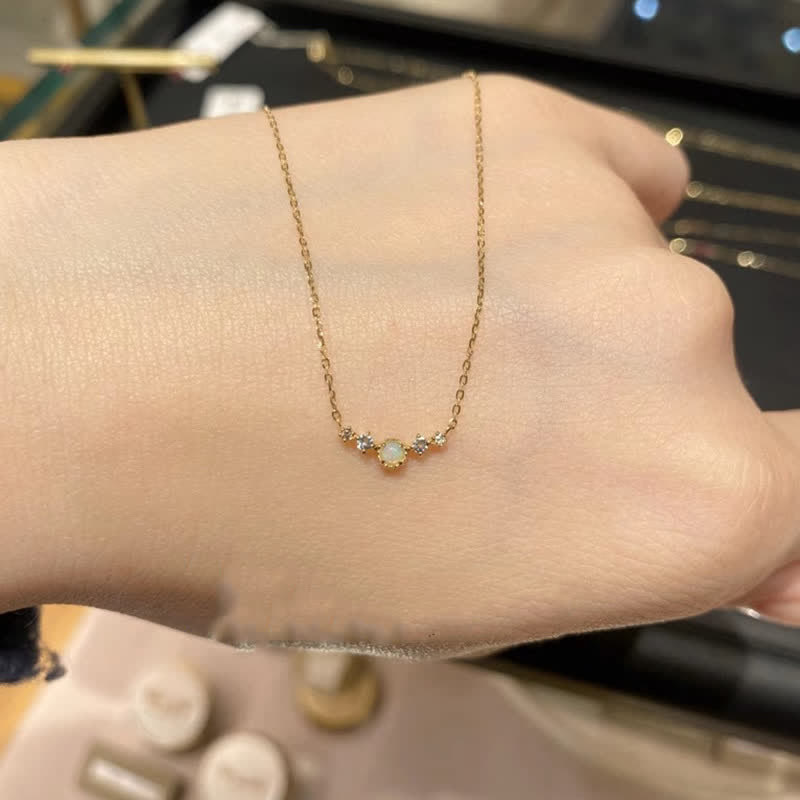 Collana con ciondolo lungo in zircone bianco opale Olivenorma 
