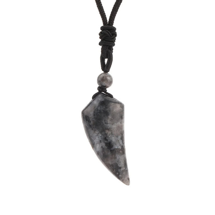 Collana con ciondolo a forma di dente di lupo in pietra naturale Olivenorma