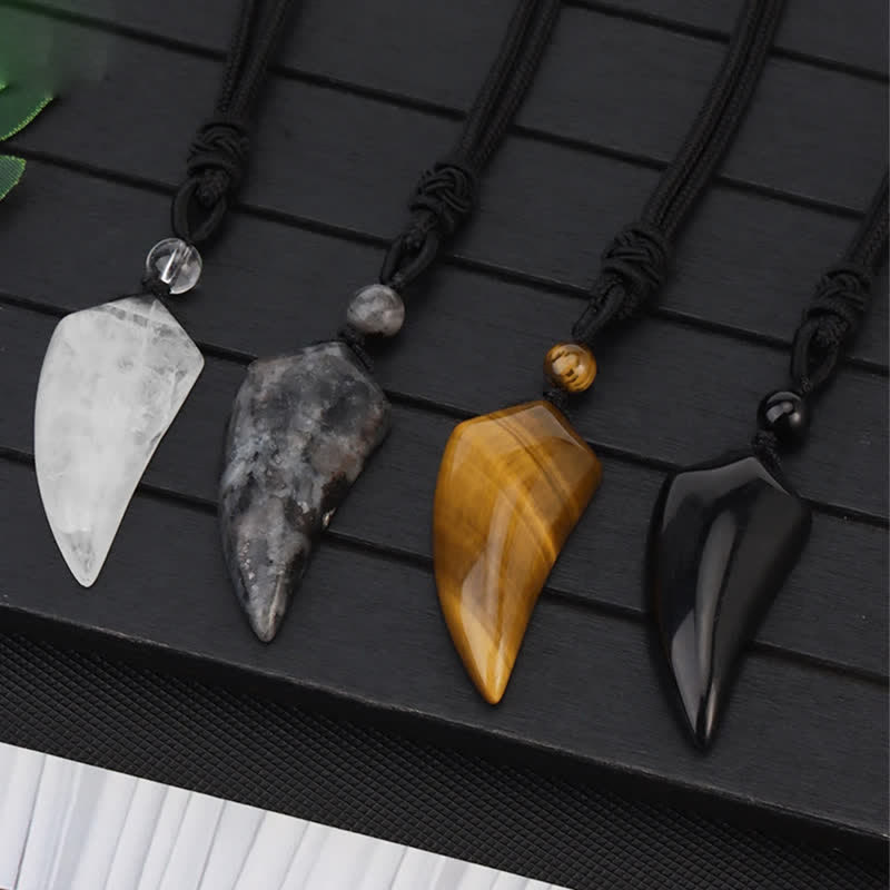 Collana con ciondolo a forma di dente di lupo in pietra naturale Olivenorma
