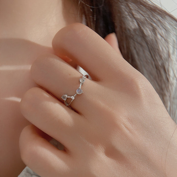 Anello con simbolo zodiacale in pietra di luna naturale Olivenorma