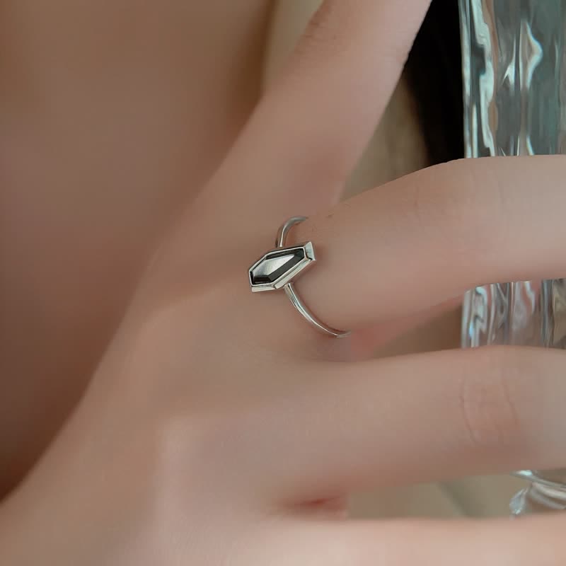 Anello a bara in ossidiana naturale stile scuro Olivenorma