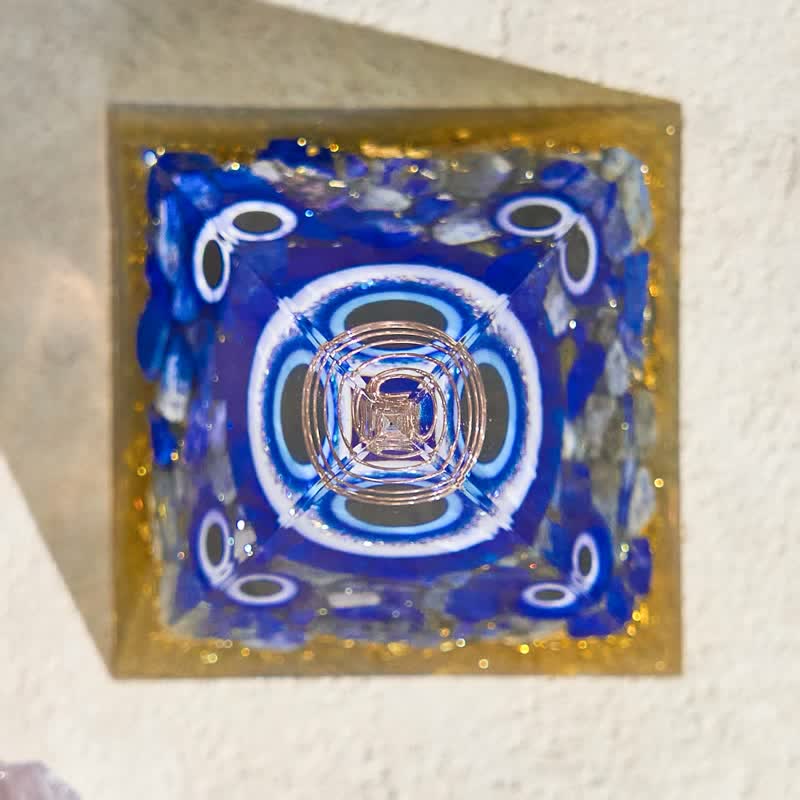 Olivenorma Piramide Orgonica Naturale Sodalite Blu Malocchio