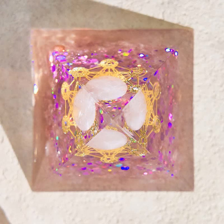 Piramide di orgone in quarzo rosa Olivenorma e quarzo fragola
