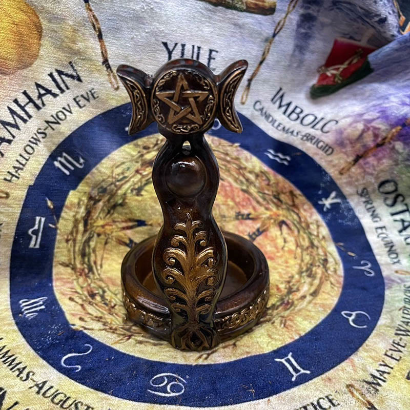 Portacandele con statua celtica della Triplice Dea Olivenorma