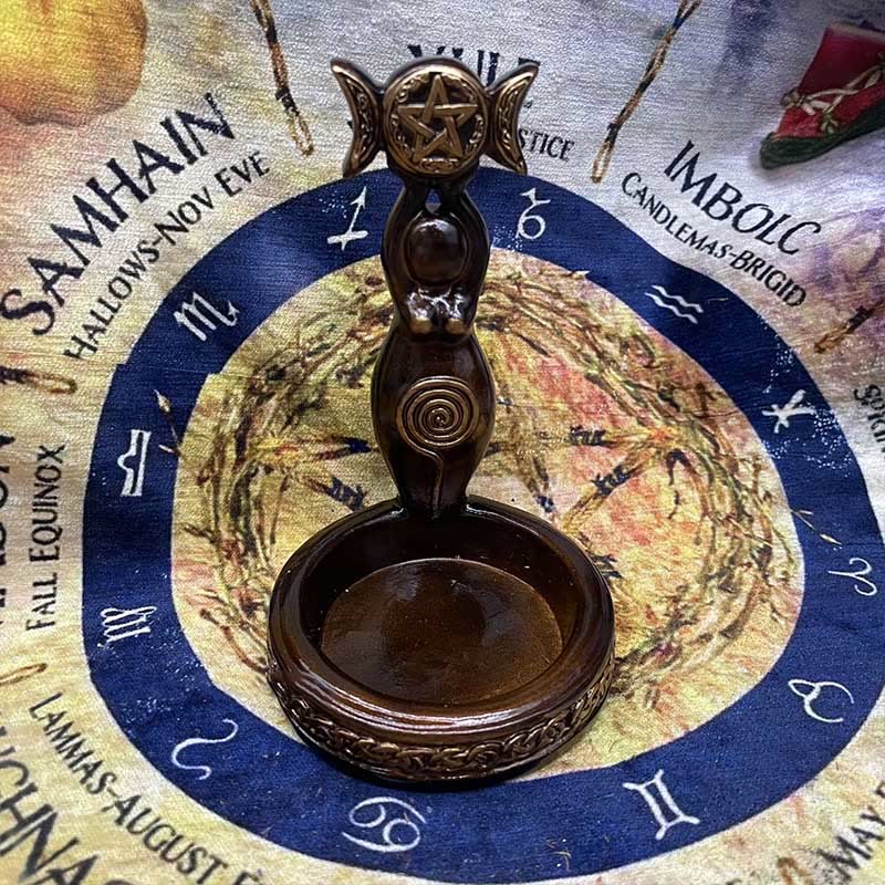 Portacandele con statua celtica della Triplice Dea Olivenorma